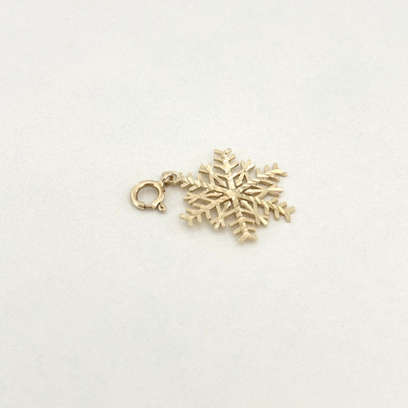 14K Solid Yellow Gold Vintage Winter Snowflake Charm Pendant - Picture 3 of 11